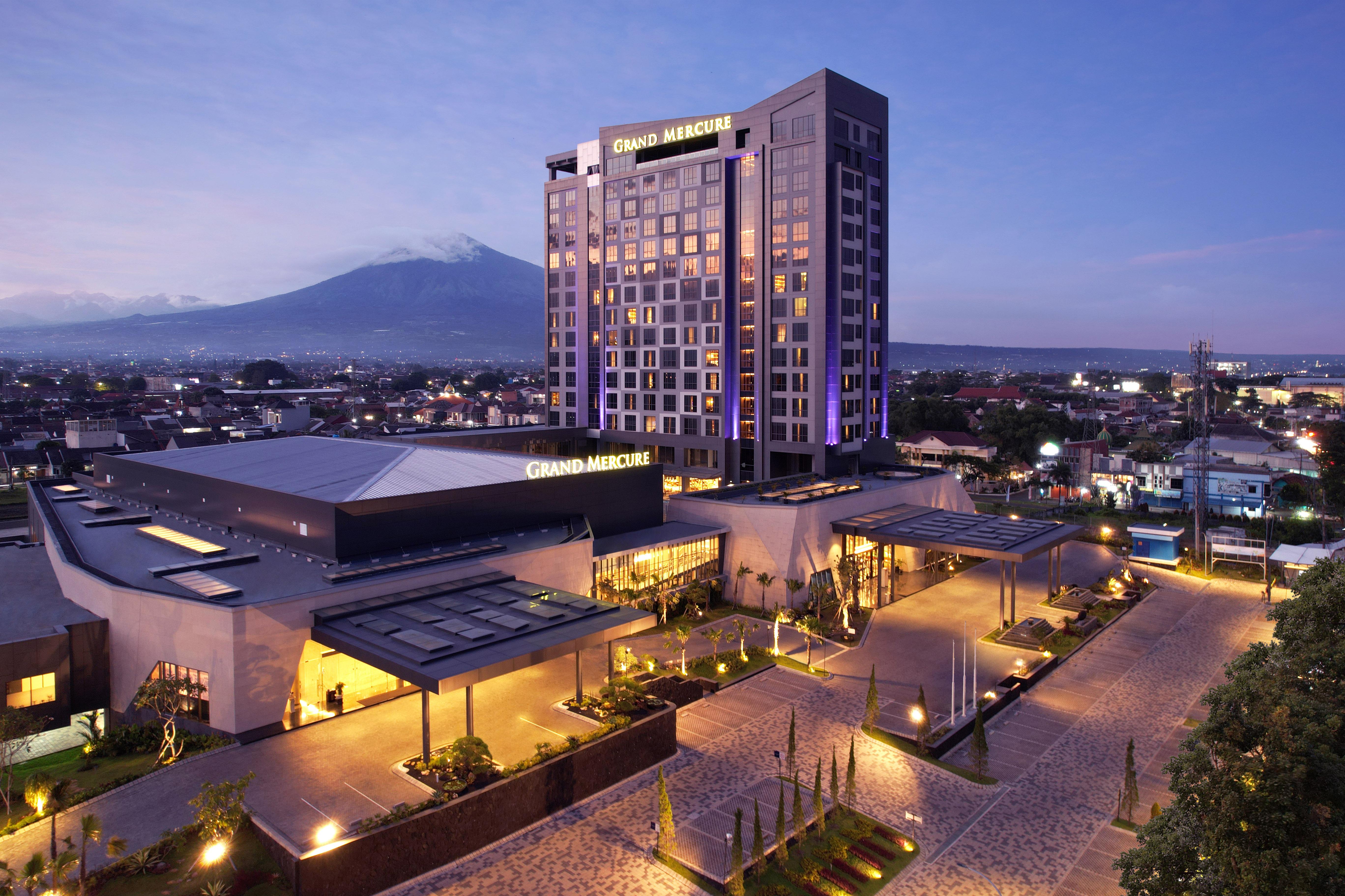 Grand Mercure Malang Exterior foto